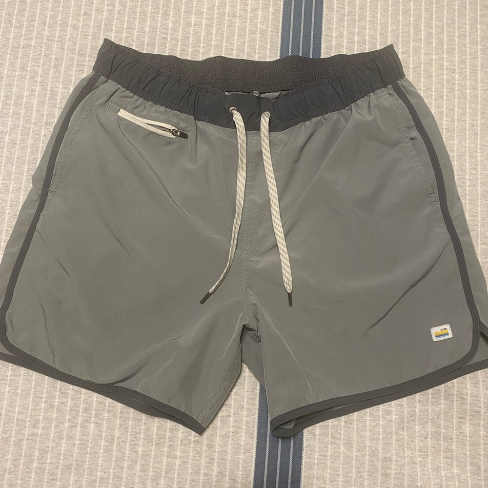 Men's Light Green Banks 5” Vuori Shorts